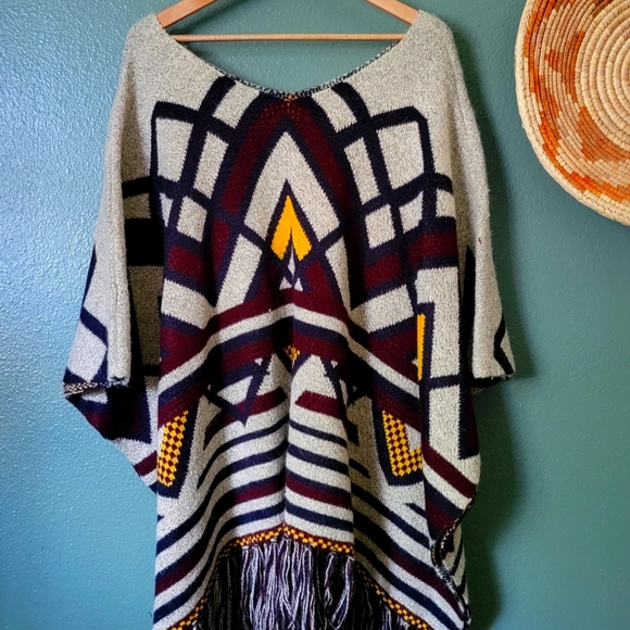 YAIRA poncho - Picture 1 of 2
